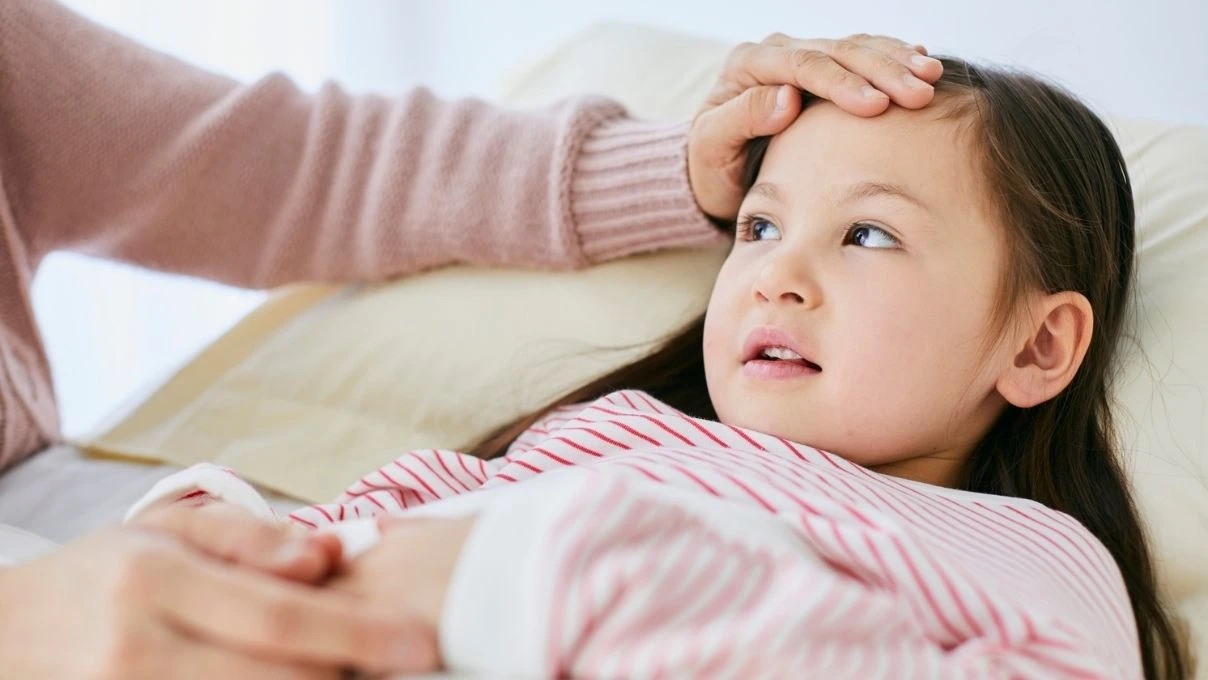 Okula giden çocuklar neden çok sık hastalanır? 2026 yılının kâbusu virüsler