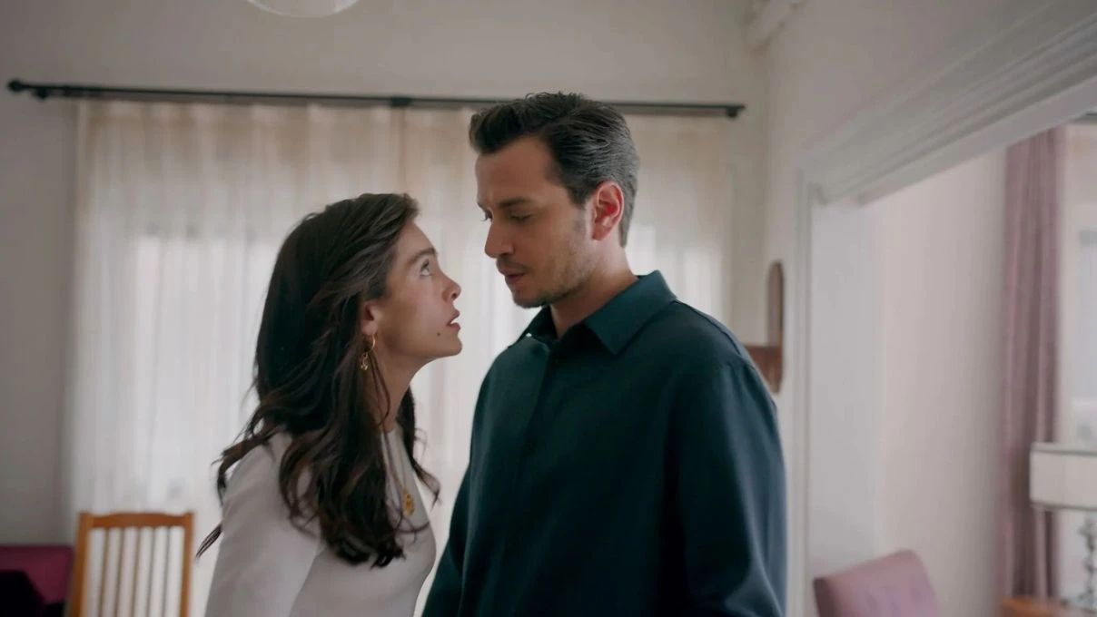 Kıskanmak Nüzhet’in annesi kimdir? Kıskanmak dizisi Nüzhet karakterinin annesi kaç yaşında? 4 Kıskanmak Nüzhet’in annesi kimdir? Kıskanmak dizisi Nüzhet karakterinin annesi kaç yaşında?