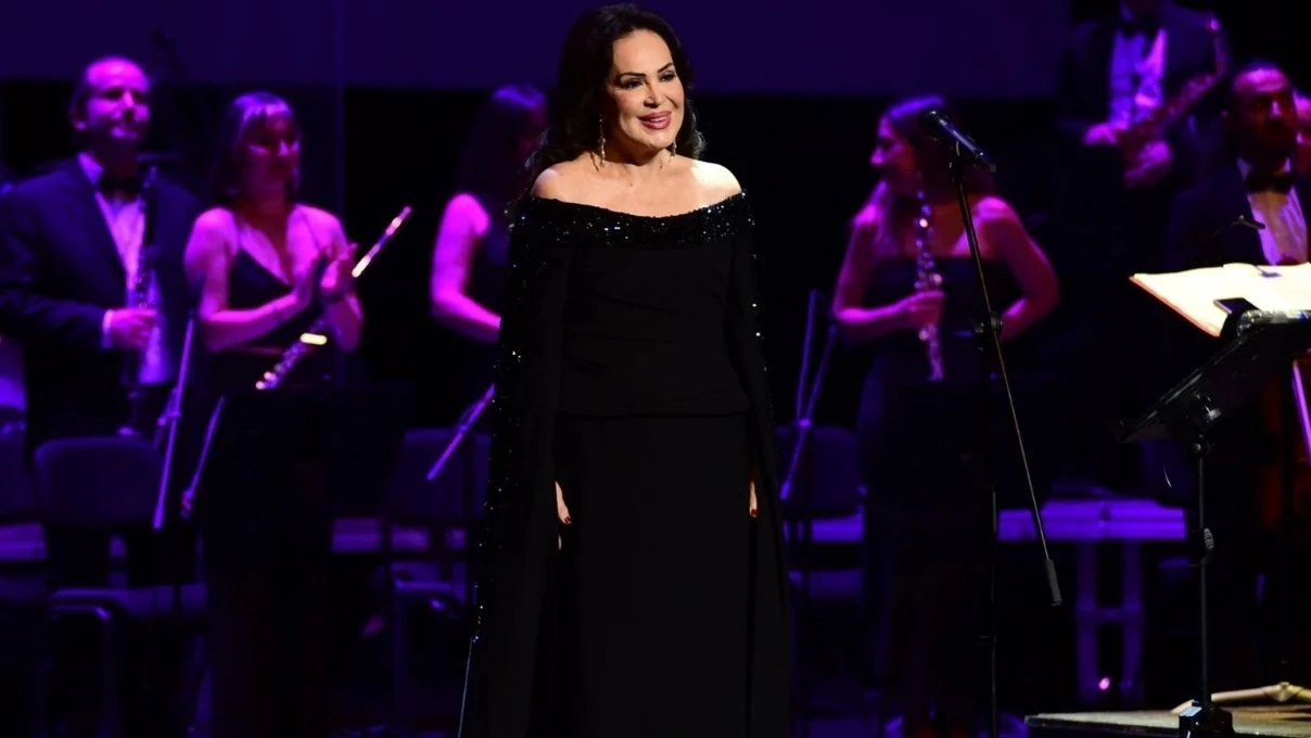 Usta isim Türkan Şoray konser mi verecek? Yeşilçam’ın unutulmaz şarkıları sanatseverlerle buluşuyor 6 Usta isim Türkan Şoray’dan hayranlarına müzik keyfi! Yeşilçam’ın efsane şarkılarını söyleyecek
