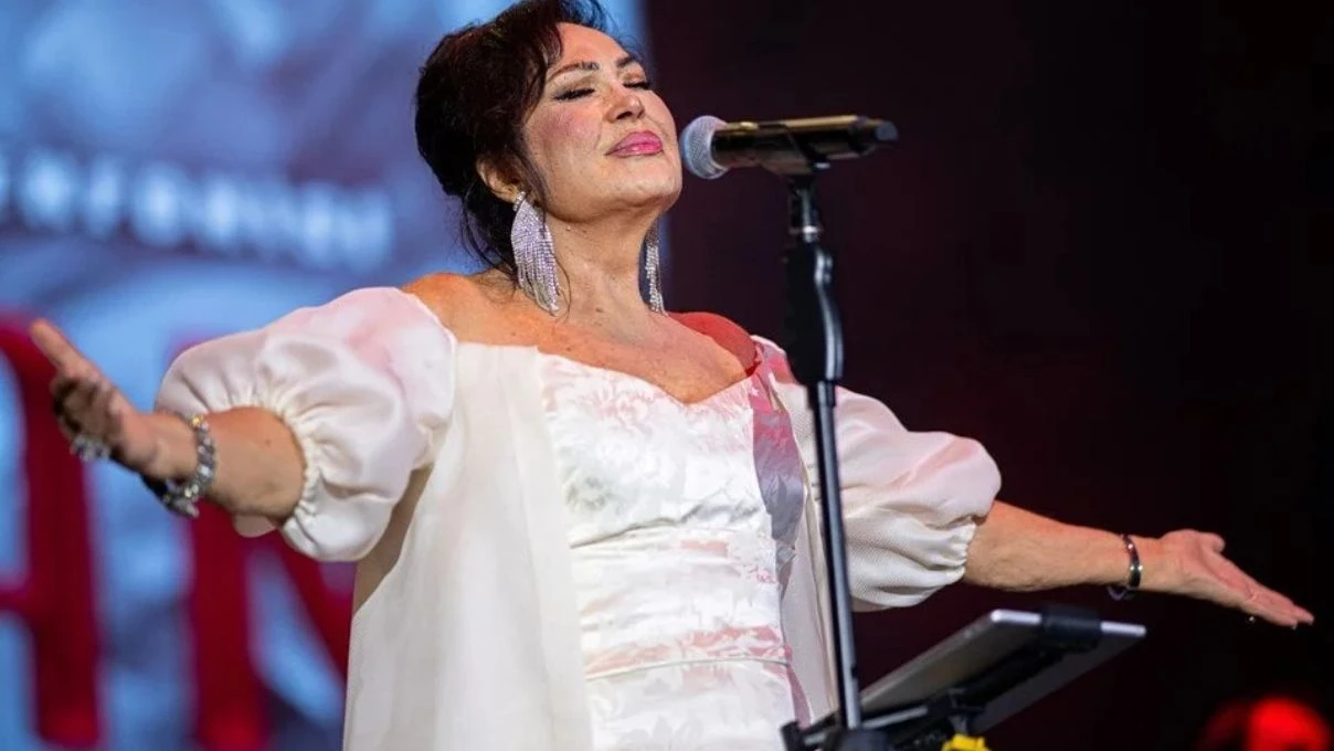 Usta isim Türkan Şoray konser mi verecek? Yeşilçam’ın unutulmaz şarkıları sanatseverlerle buluşuyor 8 Usta isim Türkan Şoray’dan hayranlarına müzik keyfi! Yeşilçam’ın efsane şarkılarını söyleyecek