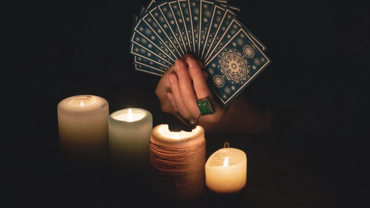 Günlük tarot kart açılımı 14 Ocak 2026! Sessiz gözlem yapanlar günün kazananı oluyor