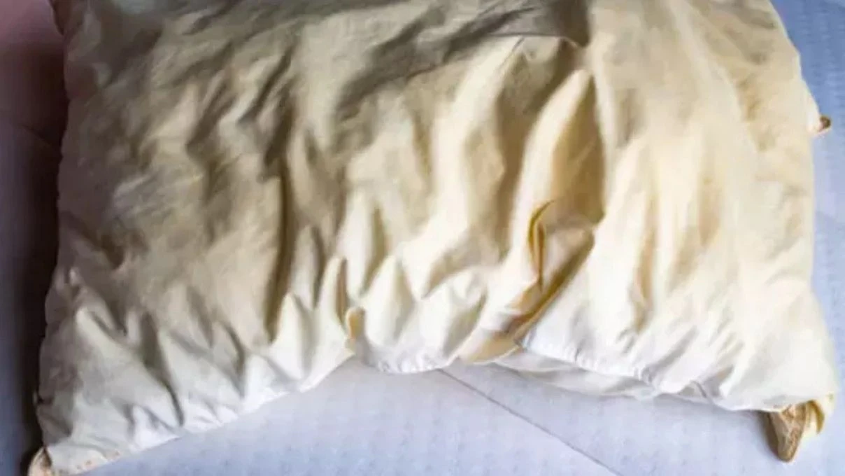 Sararmış yastık yüzlerini çöpe atmayın! Çamaşır susuz beyazlatma yöntemi 5 Sararmış yastık yüzlerini çöpe atmayın! Çamaşır susuz beyazlatma yöntemi