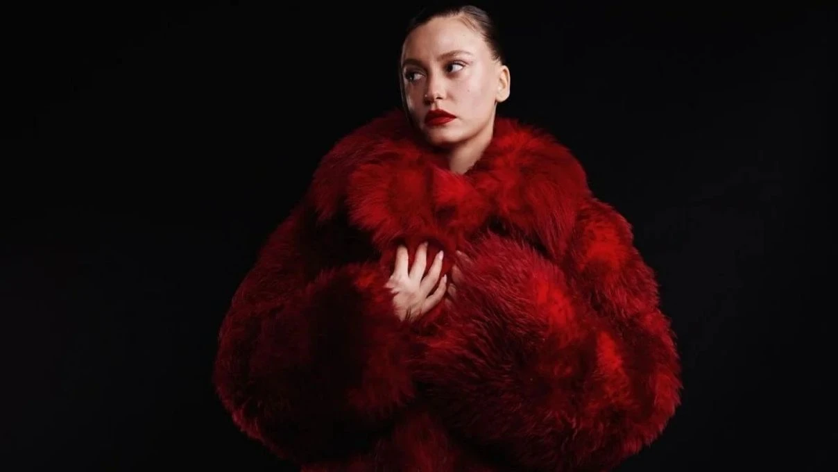 Hande Erçel’in Elle Style Awards 2026 konuşması duygulandırdı! Serenay Sarıkaya’nın tepkisi gündem oldu