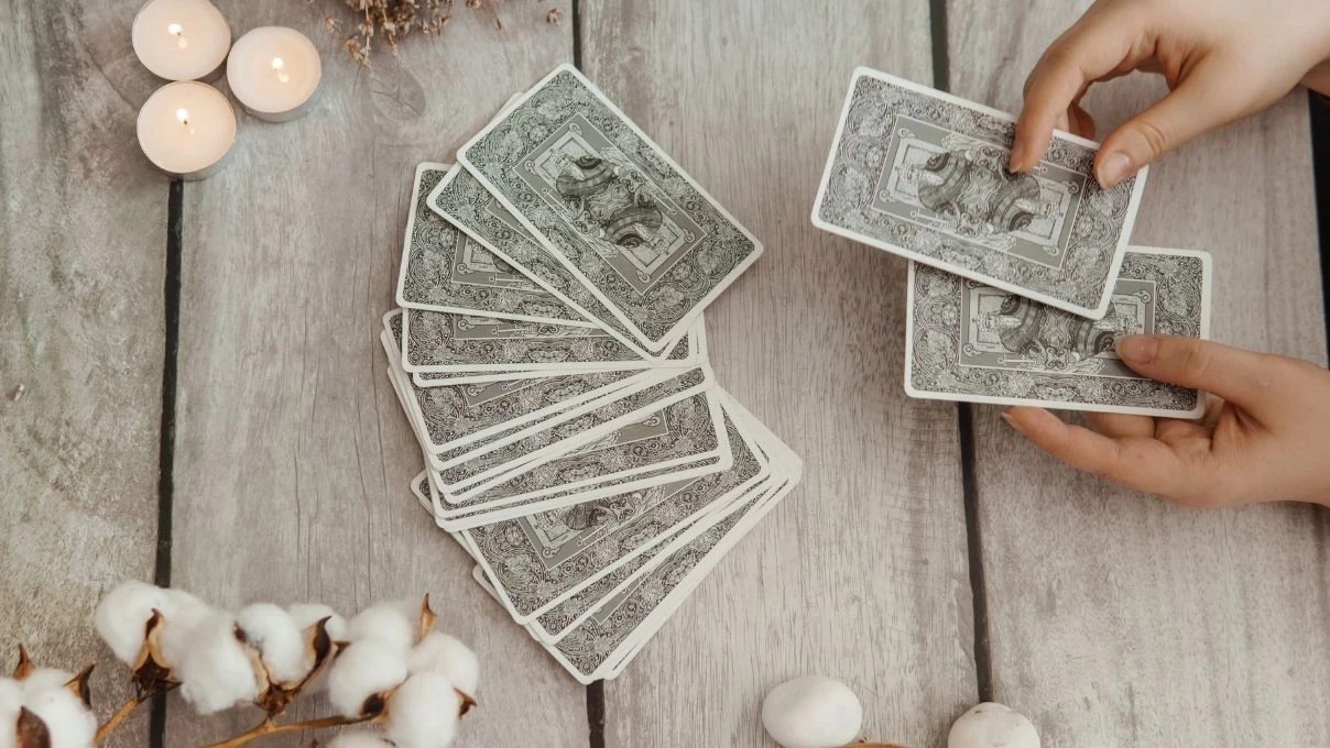 Günlük tarot kart açılımı 17 Ocak 2026! Risk alırken düşünme payınızı bir kenara atmayın