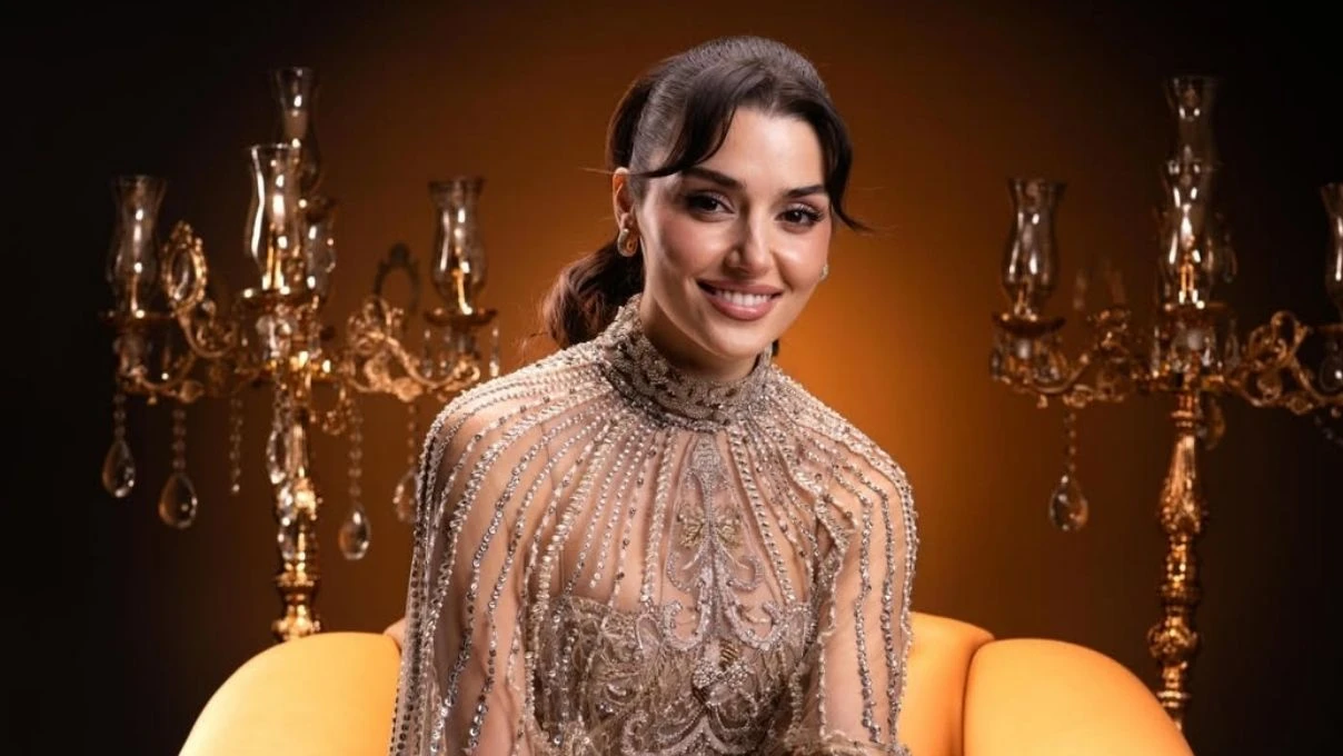 Paris Hilton’dan Hande Erçel’e olay yorum! Güzel oyuncunun fotoğraflarına kayıtsız kalamadı