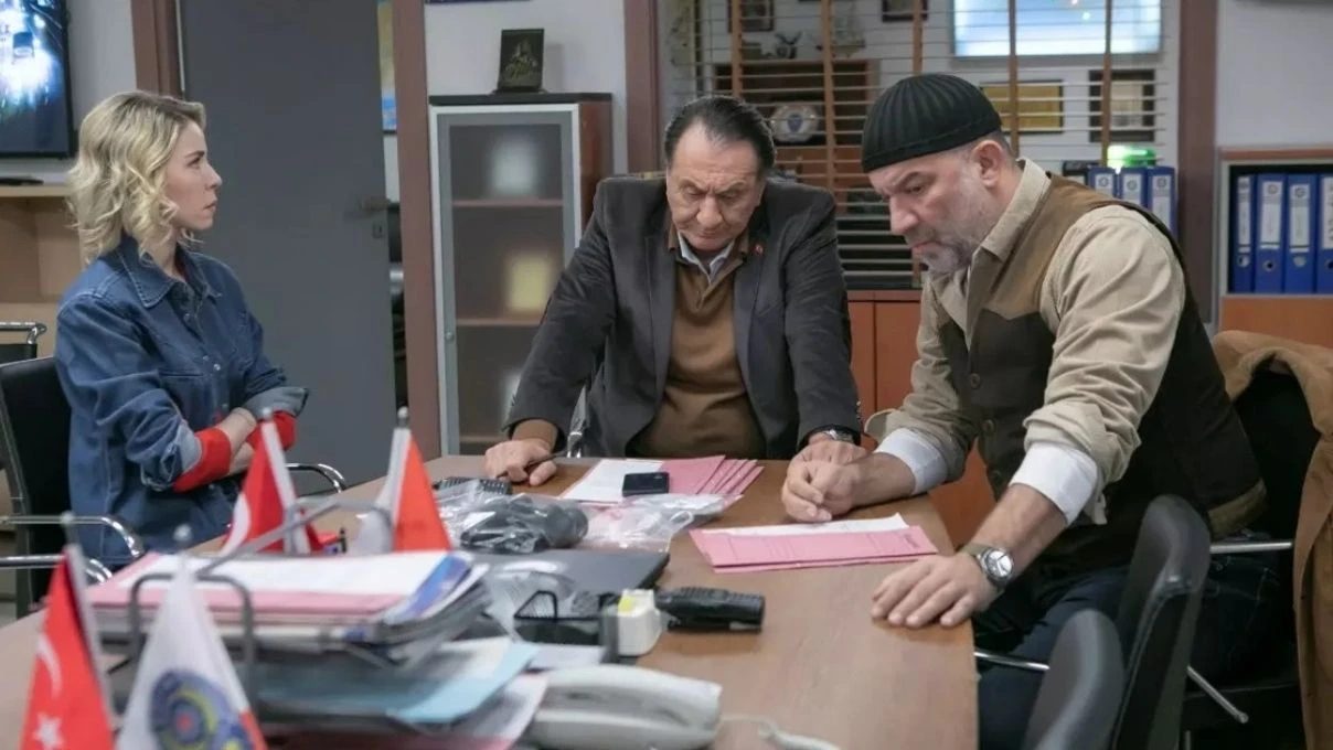 Reyting yarışında zirvede büyük değişiklik! Kızılcık Şerbeti, Taşacak Bu Deniz’in liderliğini elinden alıyor