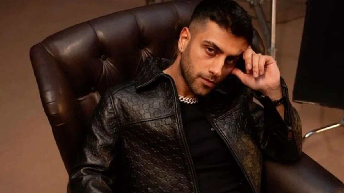 Reynmen parasını kaptırdı! Lüks oto galerisi vurgunu gündem oldu 4 Reynmen parasını kaptırdı! Lüks oto galerisi vurgunu gündem oldu