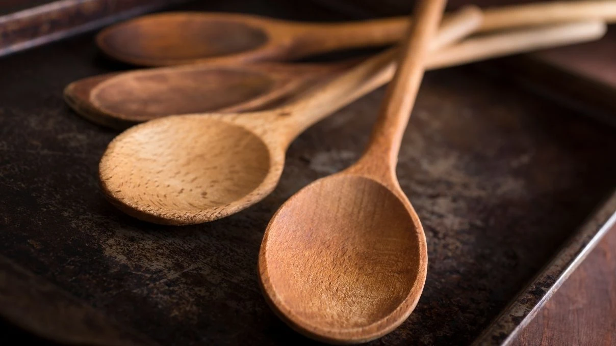 Bulaşık makinesine tahta kaşık ve plastikleri de atın! Neden mi? 6 Bulaşık makinesine tahta kaşık ve plastikleri de atın! Neden mi?