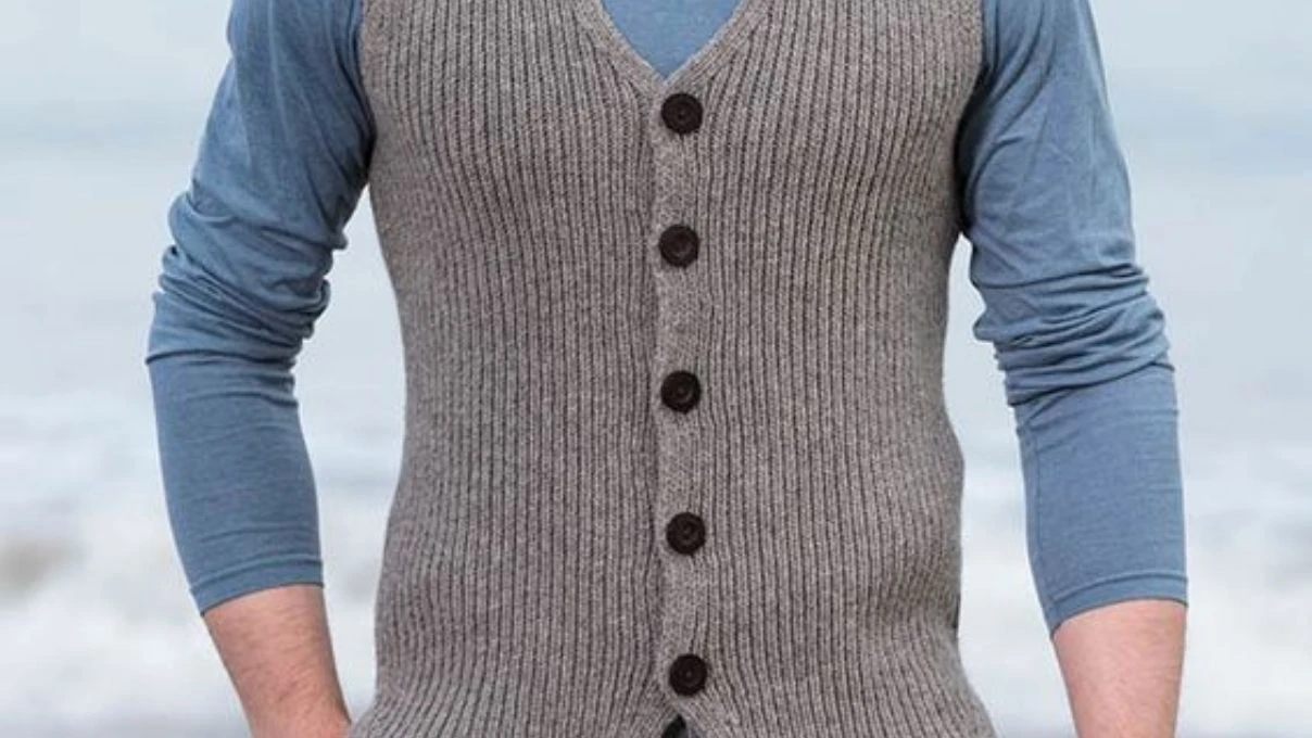 Üşütmeyen sırtınızı sıcacık tutacak örgü erkek yelek modelleri 2026!