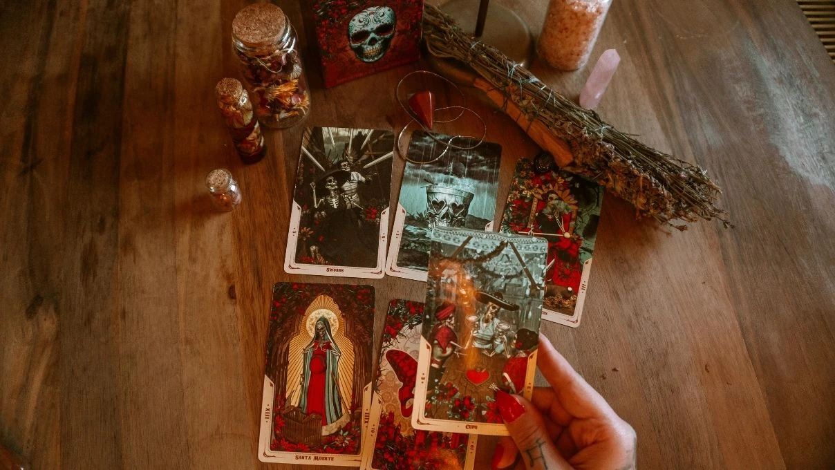 Günlük tarot kart açılımı 5 Ocak 2026! Kişisel sorumluluk ve içsel bilgelik ön planda yer alıyor