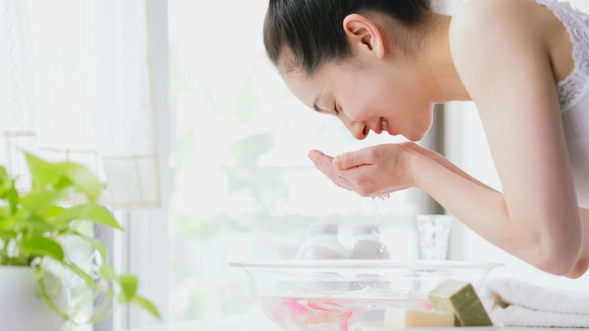 Antik çağlardaki kadınların botoks sırrı! Buz gibi su