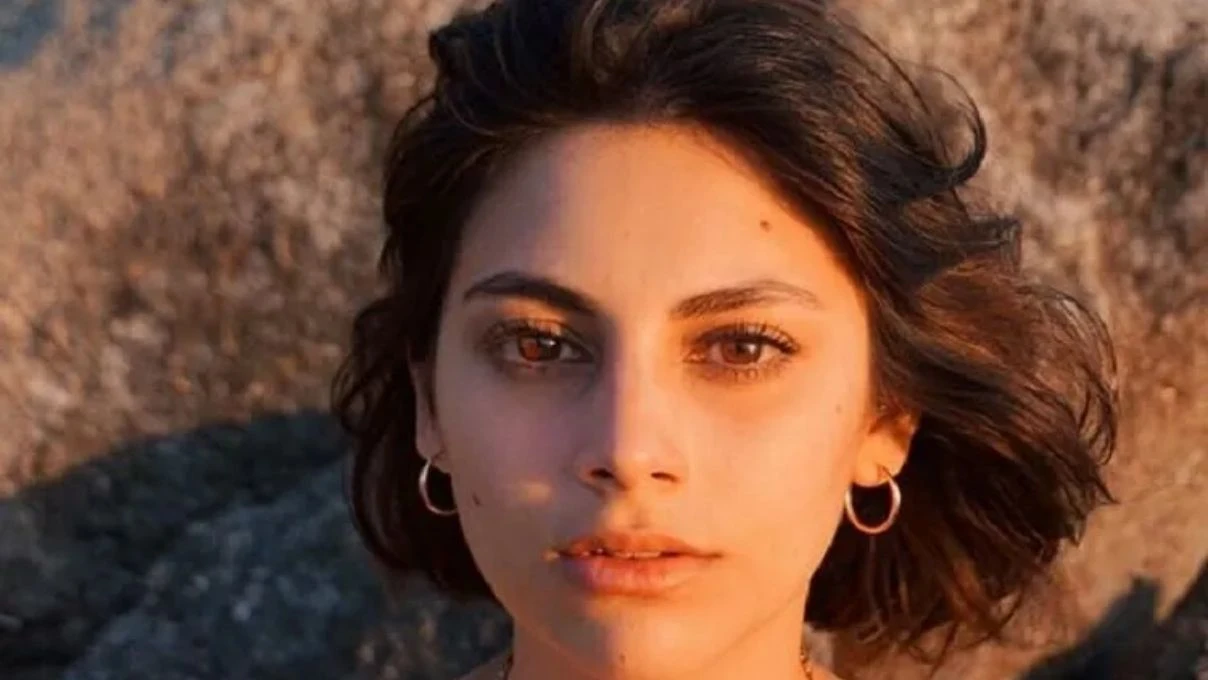 A.B.İ. dizisinin Gülüşan’ı Tuğçe Açıkgöz kimdir kaç yaşında nereli? Tuğçe Açıkgöz hangi dizilerde oynadı? 4 Adsiz tasarim 14 4