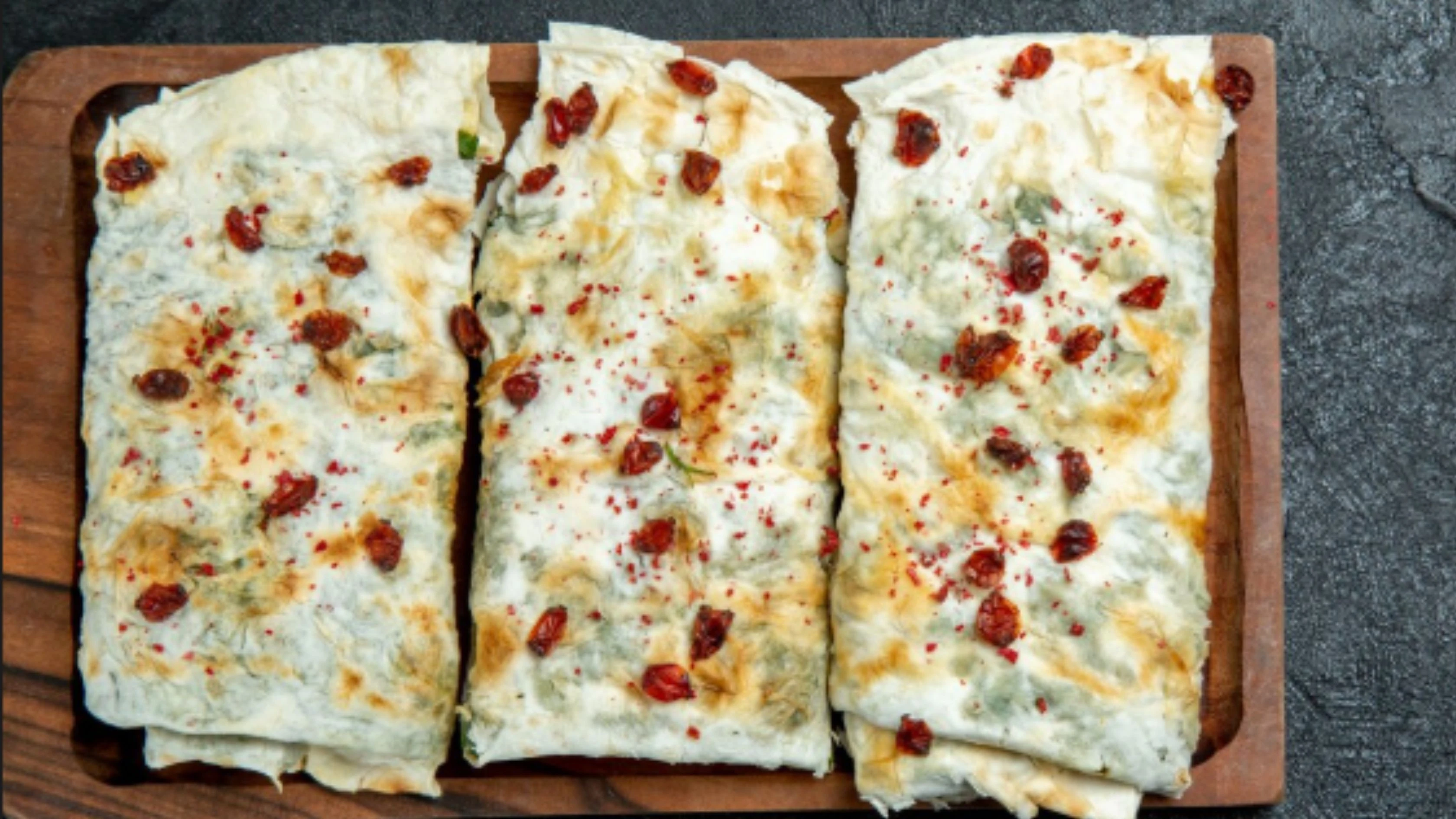 Dünyanın en pratik yemek tarifi! Yufka ve yoğurt yeterli