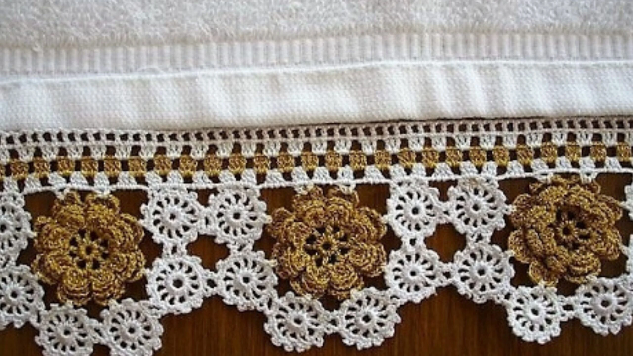 Çeyiz sandıklarının yeni gözdesi! Kalın iple örülen havlu kenarları 8 Adsiz tasarim 67 scaled