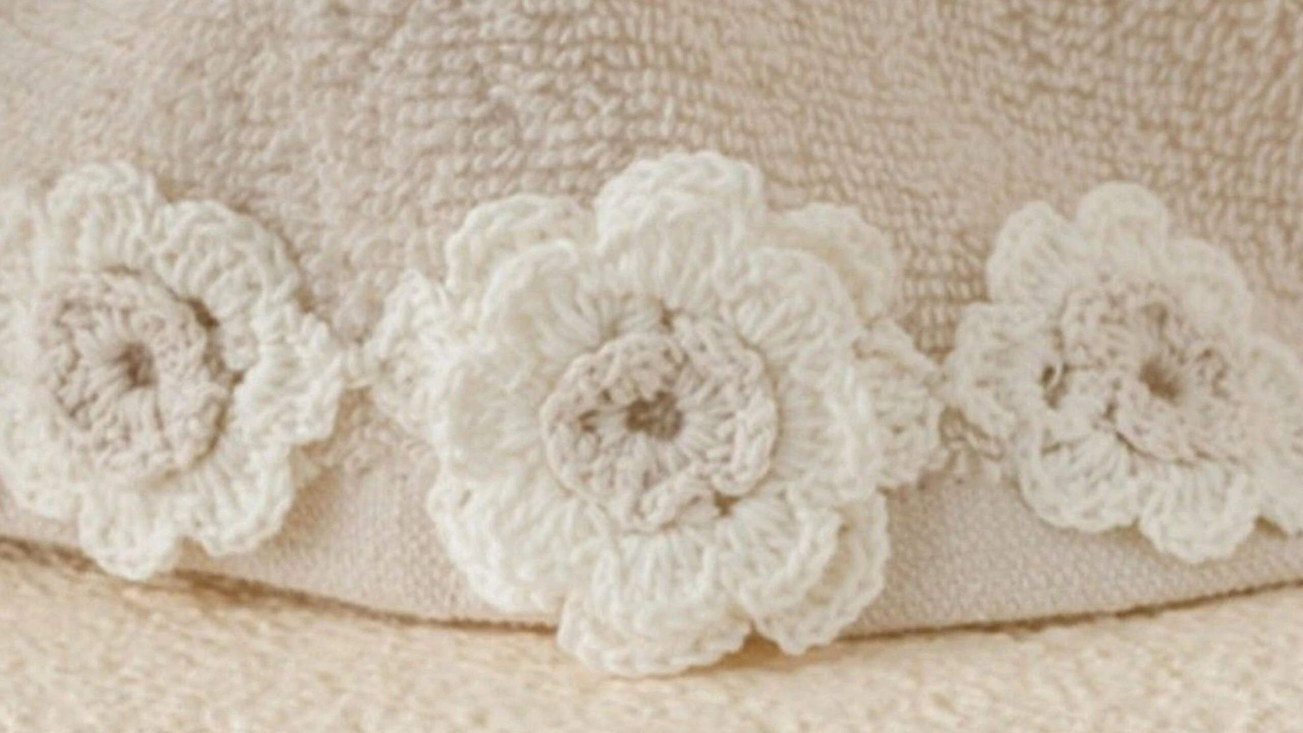 Çeyiz sandıklarının yeni gözdesi! Kalın iple örülen havlu kenarları 7 Adsiz tasarim 71 scaled