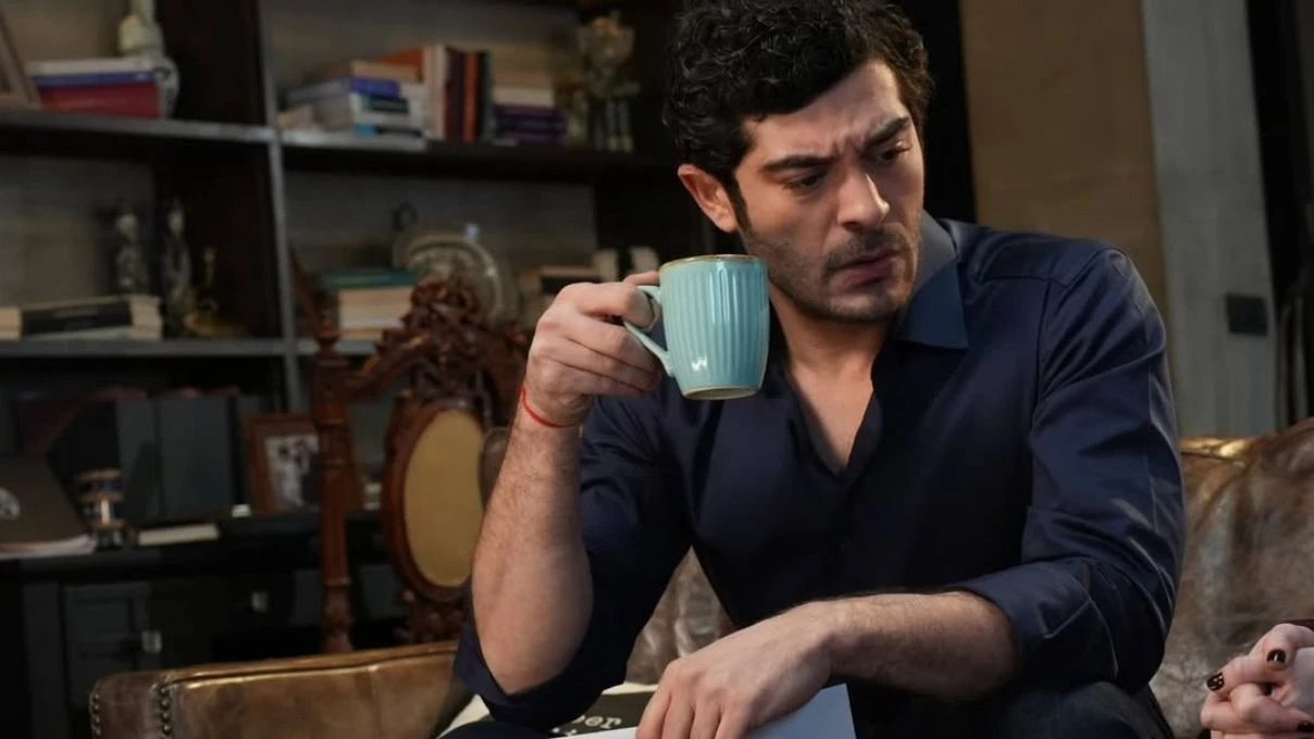 Sahtekarlar dizisine Yiğit Kirazcı dahil oldu! Hüma'nın oğlu İbrahim Bakizade ailesinde dengeleri değiştirecek! 6 Adsiz tasarim 8 16