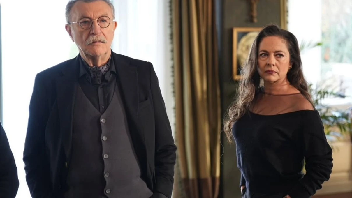 Sahtekarlar dizisine Yiğit Kirazcı dahil oldu! Hüma'nın oğlu İbrahim Bakizade ailesinde dengeleri değiştirecek! 7 Adsiz tasarim 9 8