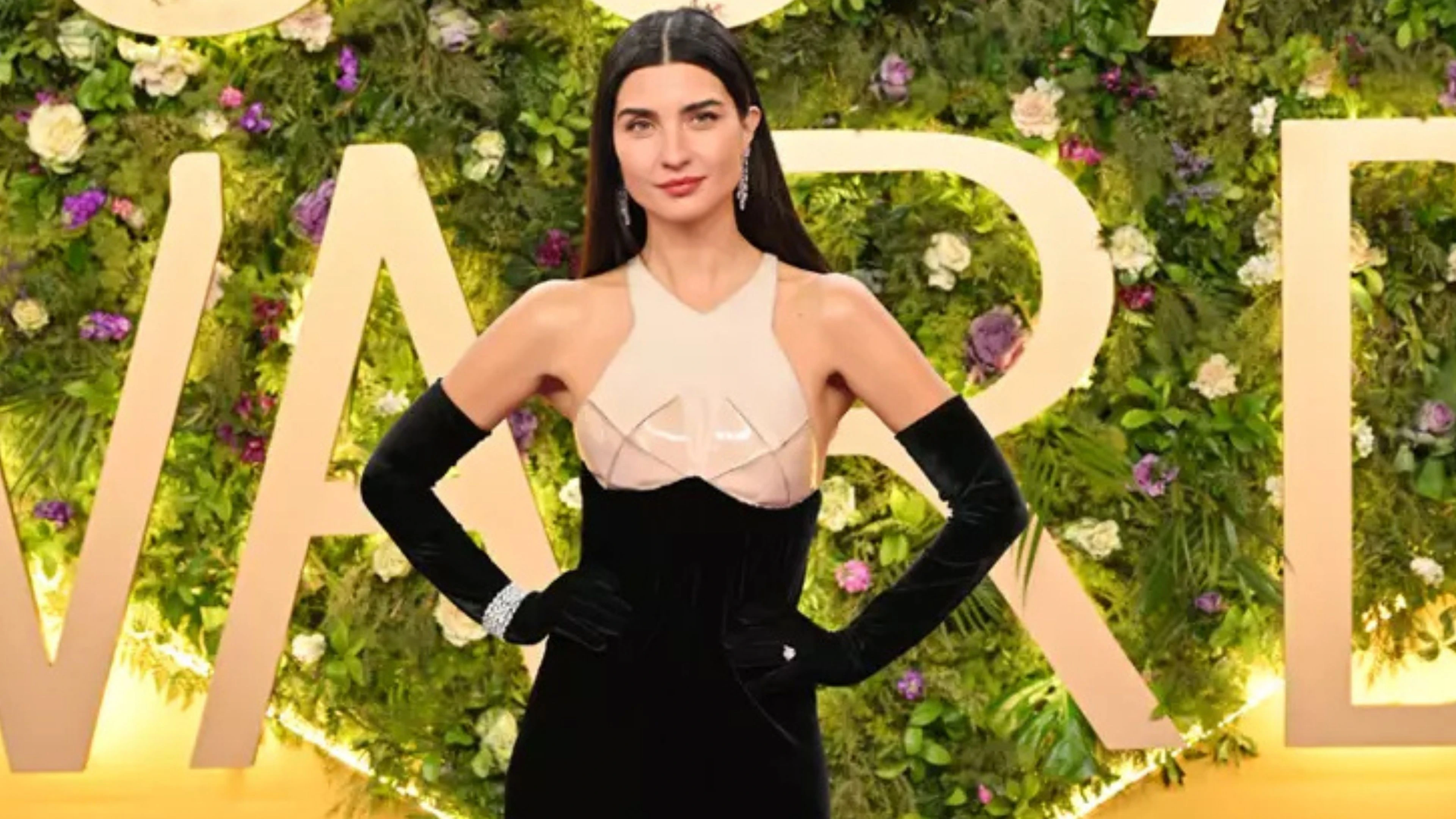 Tuba Büyüküstün'den Türkçe dersi! Joy Awards 2026'ya hem güzelliği hem aklı ile damga vurdu