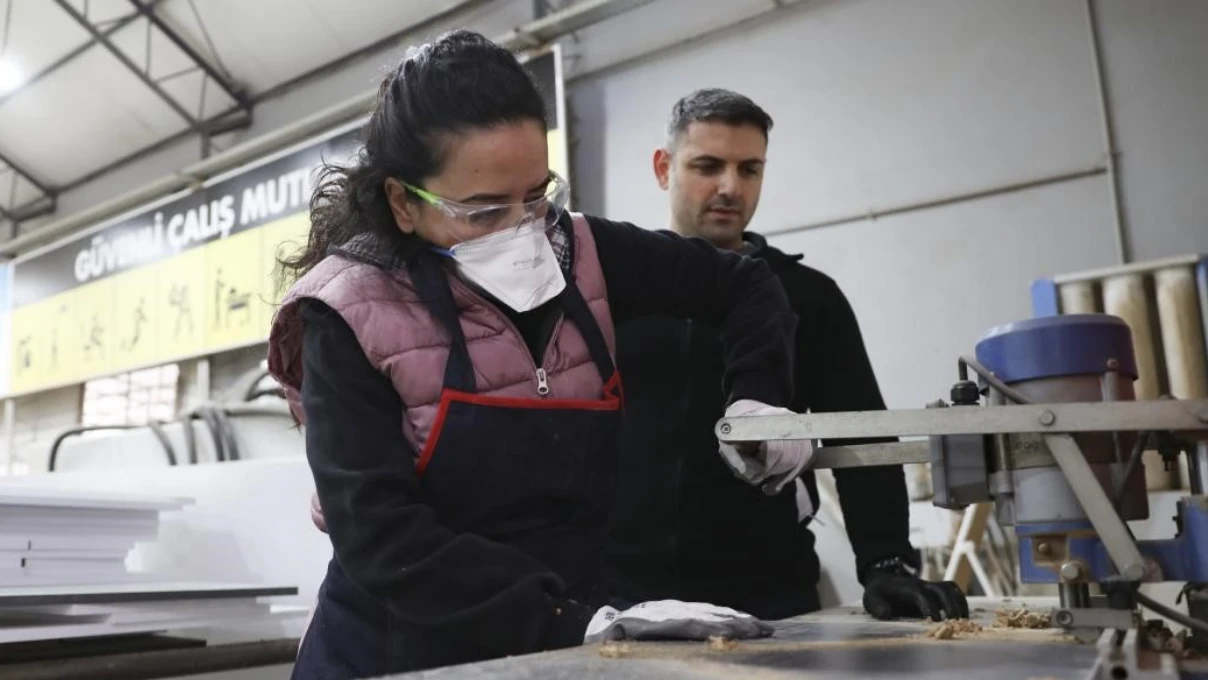 Mersin'de kadınlardan mobilya imalat ve montaj kursuna yoğun ilgi 5 Asli 2026 01 13T152438.747