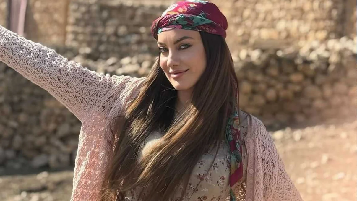 Podyumlardan setlere! Model Tutku Akbayrak Mardin'de göz kamaştırdı 7 Asli 2026 01 14T143306.447