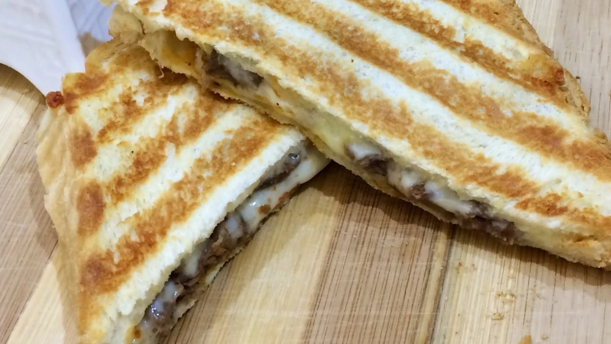 Çıtır çıtır lezzetli kavurmalı kaşarlı tost tarifi! Ustalardan alınan sır 7 Asli 2026 01 23T165827.732