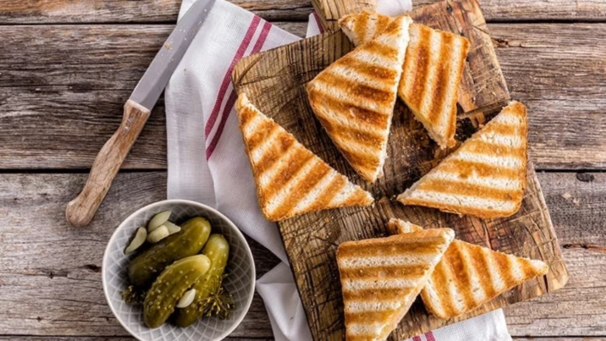 Çıtır çıtır lezzetli kavurmalı kaşarlı tost tarifi! Ustalardan alınan sır 4 Asli 2026 01 23T165928.717