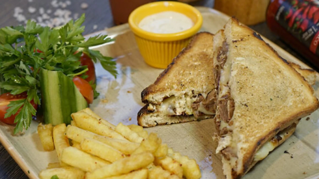 Çıtır çıtır lezzetli kavurmalı kaşarlı tost tarifi! Ustalardan alınan sır 8 Asli 2026 01 23T170344.716