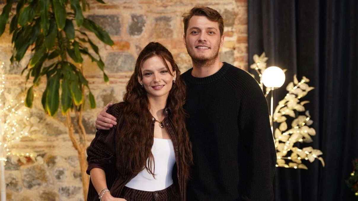 Aynı Yağmurun Altında dizisi Kızılcık Şerbeti ve Taşacak Bu Deniz dizilerine benzetildi! Seyirciden tepkiler peş peşe geldi