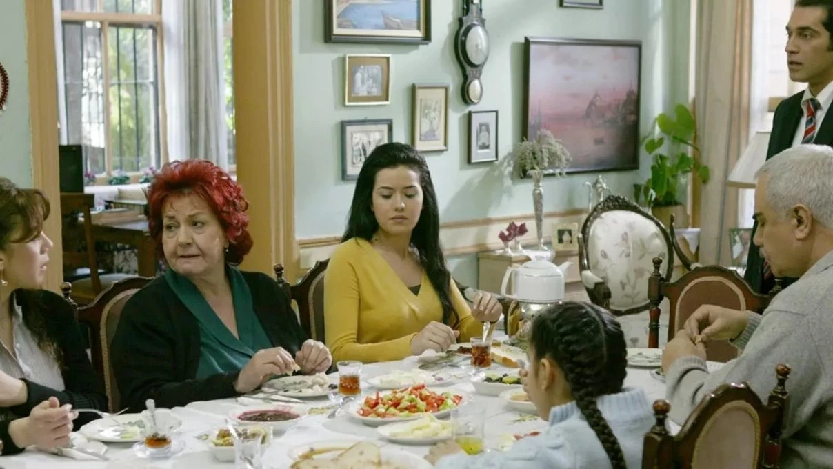 Yaprak Dökümü dizisinin entrikacı Ceyda’sı Başak Sayan’dan şaşırtan karar! Kendine Amerika’da gözlerden uzak bir hayat kurdu