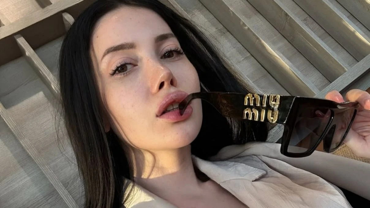 Kısmetse Olur programının popüler ismi Cansel Ayanoğlu pembe aracını satışa çıkarttı! Lüks otomobilin fiyatı dudak uçuklattı 4 Kısmetse Olur programının popüler ismi Cansel Ayanoğlu pembe aracını satışa çıkarttı! Lüks otomobilin fiyatı dudak uçuklattı