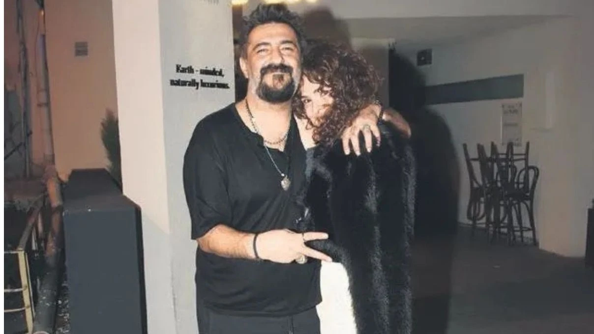 Celil Nalçakan yeni aşka yelken açtı! Ünlü oyuncu Gamze Topuz ile Bebek’te el ele görüntülendi