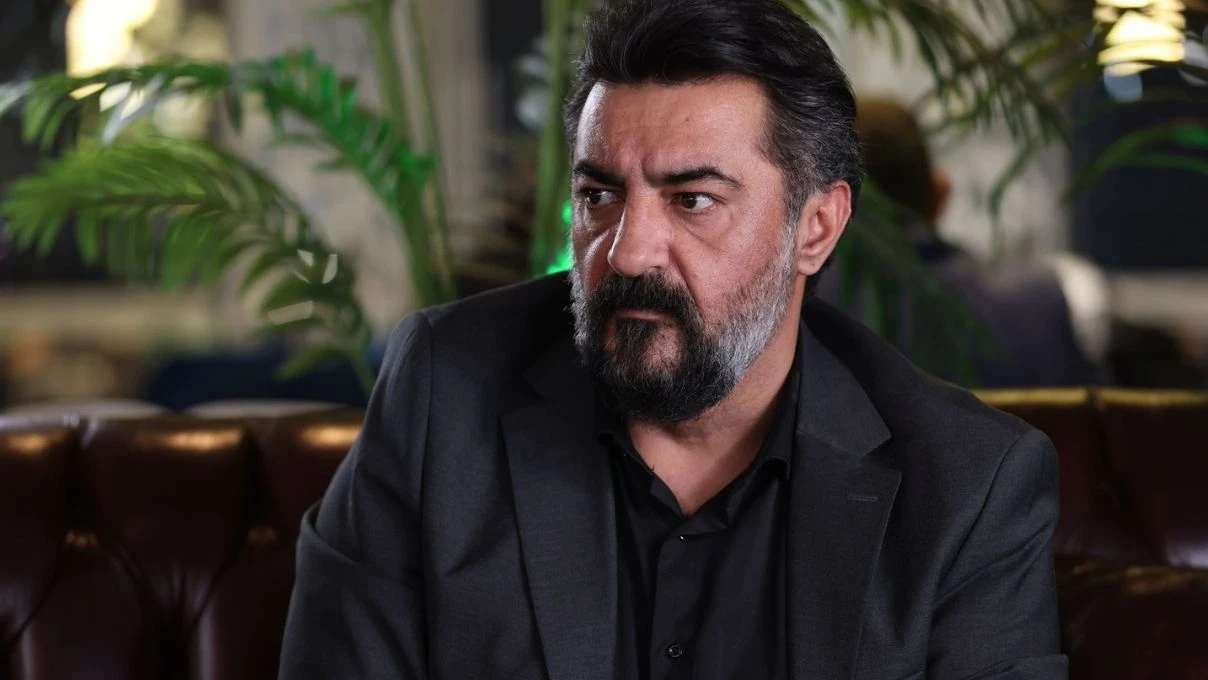 Celil Nalçakan yeni aşka yelken açtı! Ünlü oyuncu Gamze Topuz ile Bebek’te el ele görüntülendi