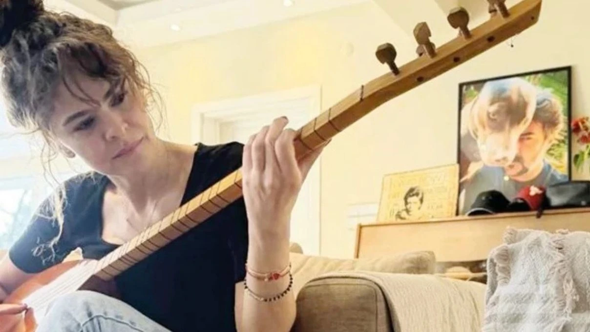 Celil Nalçakan yeni aşka yelken açtı! Ünlü oyuncu Gamze Topuz ile Bebek’te el ele görüntülendi