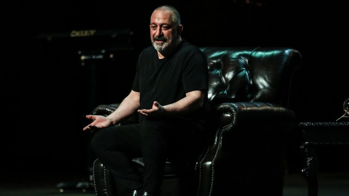 Cem Yılmaz’ın yeni gösterisi CMXXIV büyük beğeni topladı! Ünlü komedyen Türkiye’de elit kavramına dikkat çekti