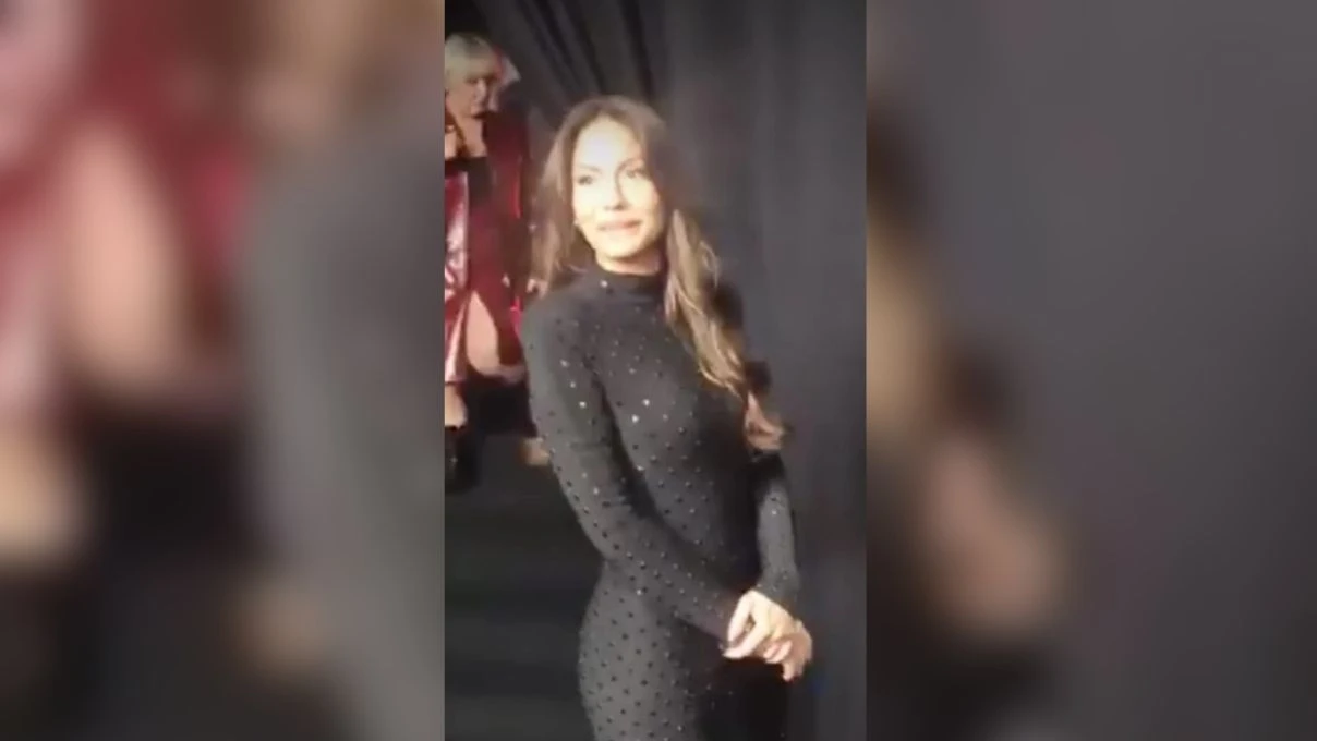 DEMET OZDEMIR ELLE STYLE AWARDS GECESINE DAMGA VURDU