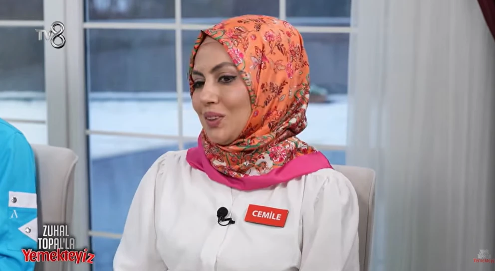 Yemekteyiz Cemile kimdir, kaç yaşında? Yemekteyiz Erkan Bey ile diyaloğu dikkat çekti 4 Ekran goruntusu 2026 01 27 131138