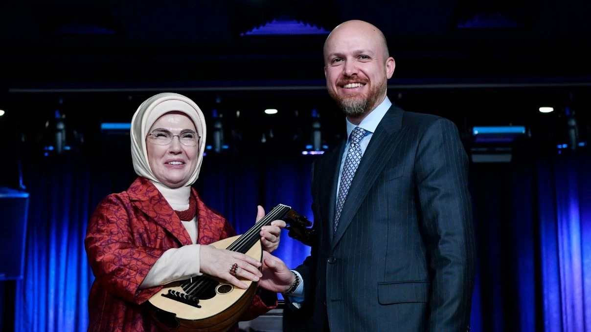 Emine Erdoğan Palet Türk Müziği İlkokulu'nda düzenlenen programa katıldı! “Türk Müziği bizi ortak değerlerde buluşturan köklü bir miras”