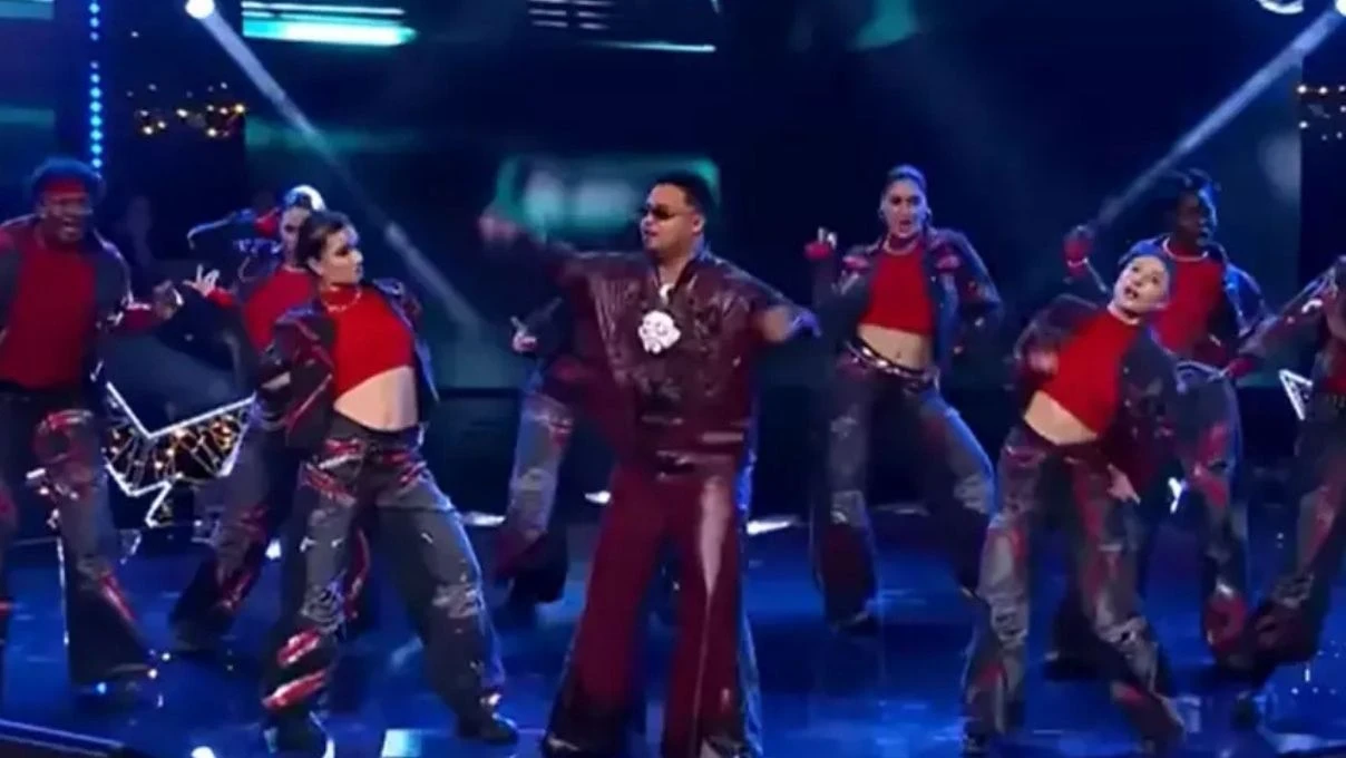 Lvbel C5’in O Ses Türkiye Yılbaşı Özel performansı geceye damga vurdu! Gupse Özay’ın mimikleri dikkat çekti