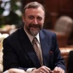 Ünlü oyuncu Halit Ergenç’in ortak olduğu börekçiye Londra’da büyük ilgi! 1 ayda 2 ton börek sattı