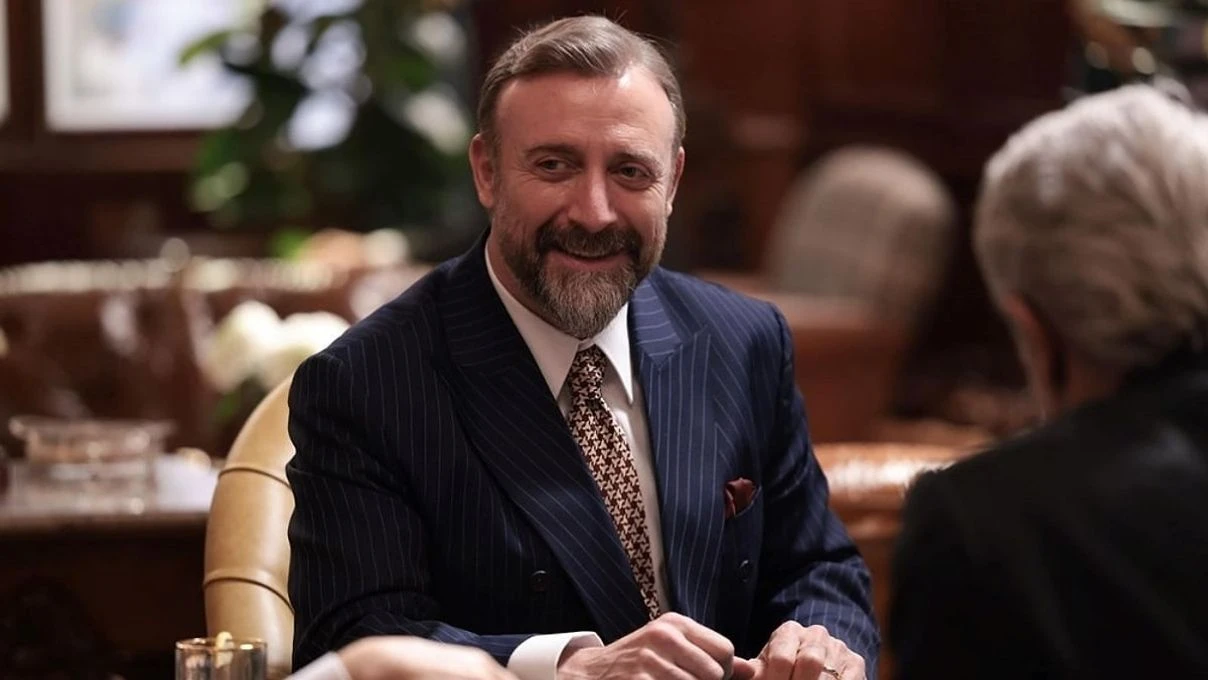 Ünlü oyuncu Halit Ergenç’in ortak olduğu börekçiye Londra’da büyük ilgi! 1 ayda 2 ton börek sattı