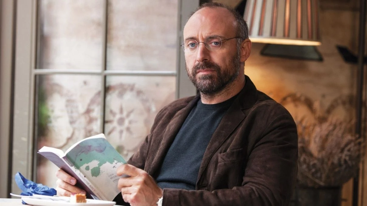 Ünlü oyuncu Halit Ergenç’in ortak olduğu börekçiye Londra’da büyük ilgi! 1 ayda 2 ton börek sattı