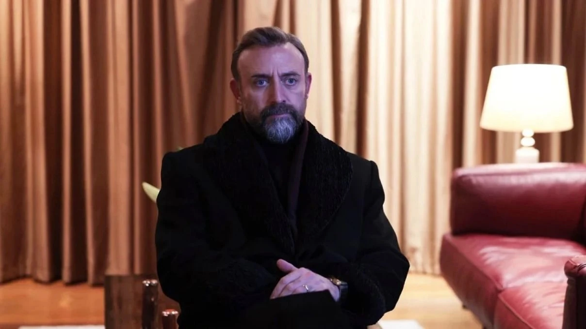 Ünlü oyuncu Halit Ergenç’in ortak olduğu börekçiye Londra’da büyük ilgi! 1 ayda 2 ton börek sattı