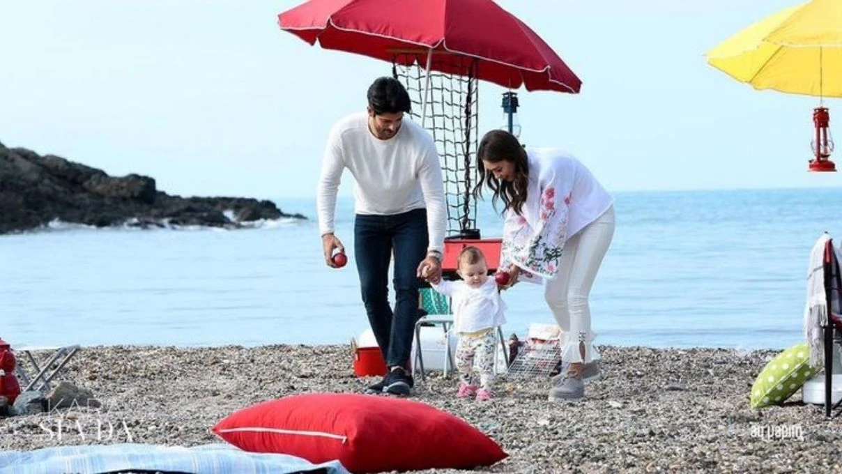 Burak Özçivit Kara Sevda dizisinde Deniz bebeği oynayan Arven ile yıllar sonra bir araya geldi! 5 Burak Özçivit Kara Sevda dizisinde Deniz bebeği oynayan Arven ile yıllar sonra bir araya geldi!