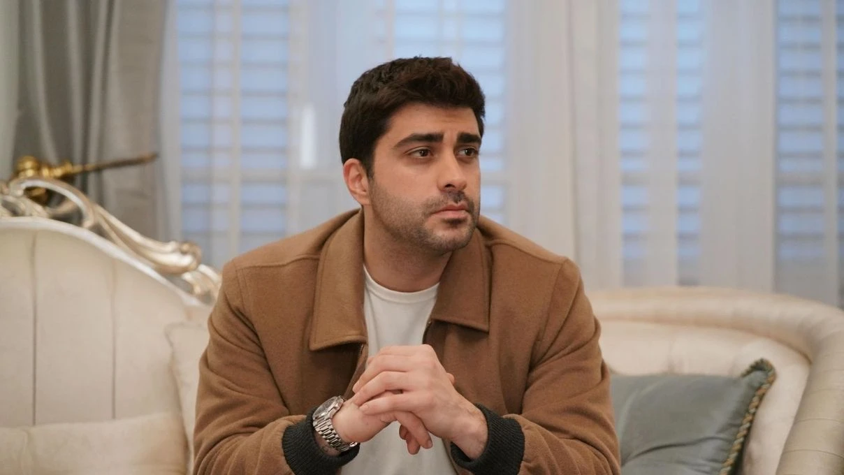 Kızılcık Şerbeti dizisinin yeni Fatih’i belli oldu mu? Emre Dinler Kızılcık Şerbeti’nin oyuncu kadrosuna mı katıldı? 4 Kızılcık Şerbeti dizisinin yeni Fatih’i belli oldu! Emre Dinler Kızılcık Şerbeti’nin oyuncu kadrosuna katıldı