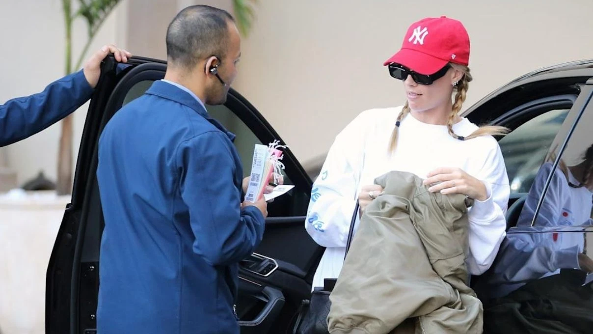 Margot Robbie, ayakkabı modası! 2026 trend spor ayakkabısı belli oldu