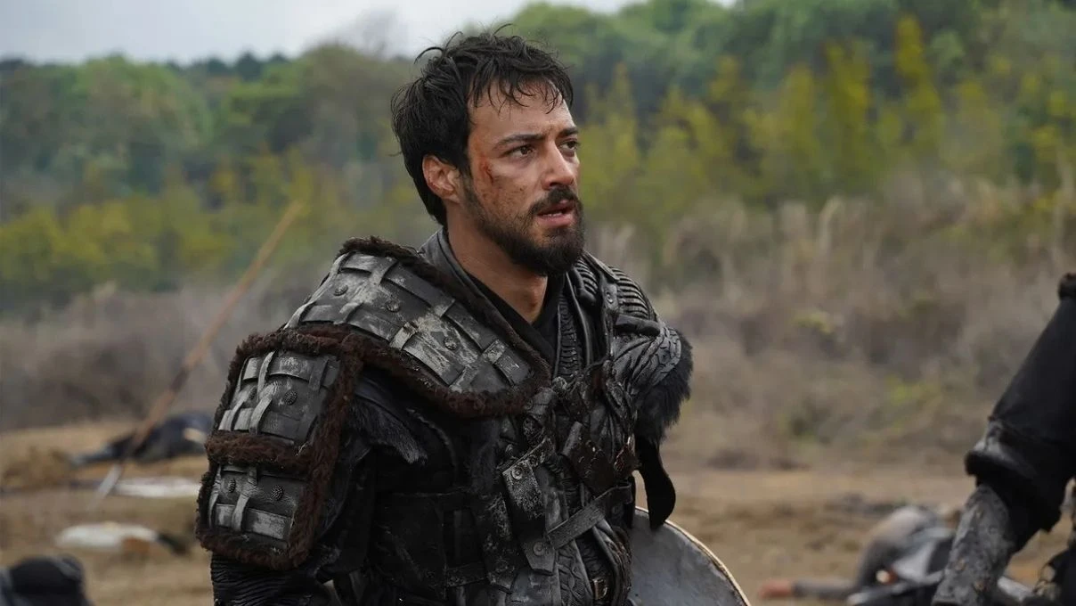 Mert Yazıcıoğlu’ndan yılbaşı paylaşımı! Yeni yılı yakın arkadaşlarıyla birlikte kutladı