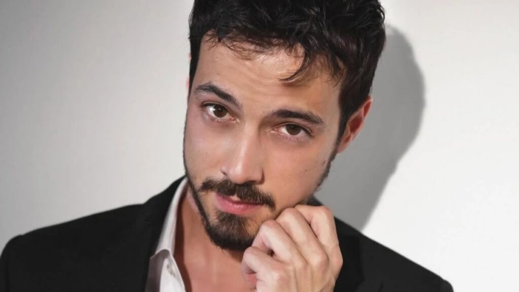 Mert Yazıcıoğlu’ndan yılbaşı paylaşımı! Yeni yılı yakın arkadaşlarıyla birlikte kutladı