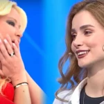 Muge Anliya Ingiltereden damat geliyor Kizi Lidya Akdagin futbolcu sevgilisi bakin kim cikti