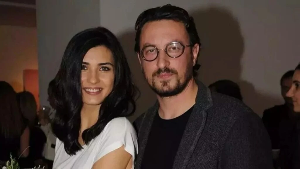 Onur Saylak, Tuba Büyüküstün’le olan evliliğinden ikizlerini paylaştı! Güzelliklerini annelerinden almışlar