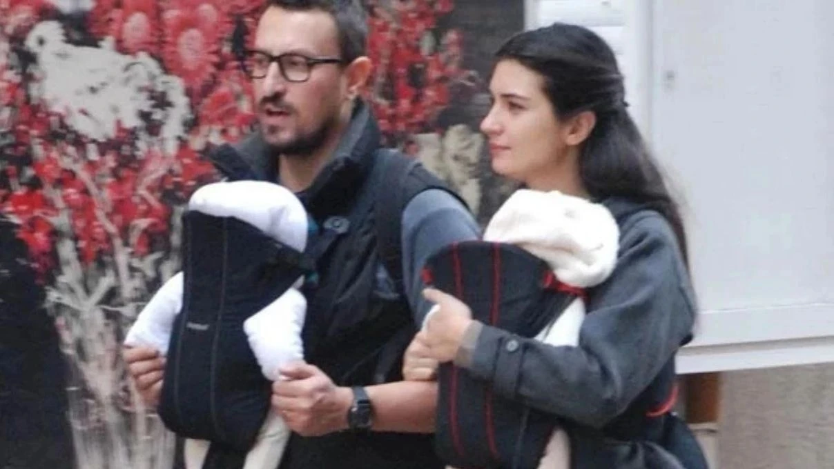 Onur Saylak, Tuba Büyüküstün’le olan evliliğinden ikizlerini paylaştı! Güzelliklerini annelerinden almışlar